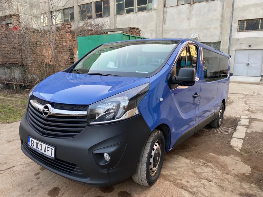 ÎNCHIRIERE Duba Van Opel Vivaro 8+1