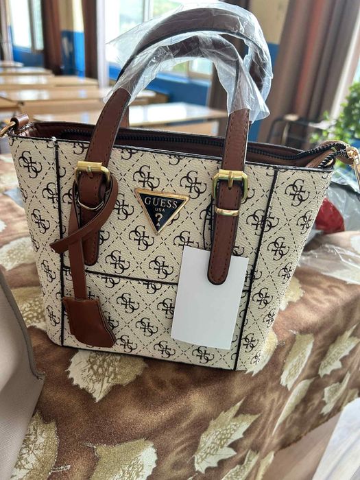 Дамска чанта Guess