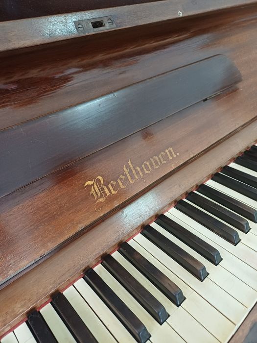 Старо американско пиано "Beethoven"