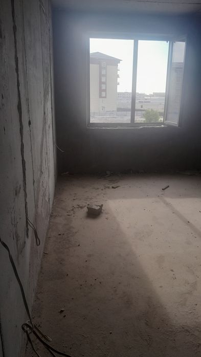 1 xonali 44.06 kv. karobka kvartira 22-maktab orqasi 3-chi etaj