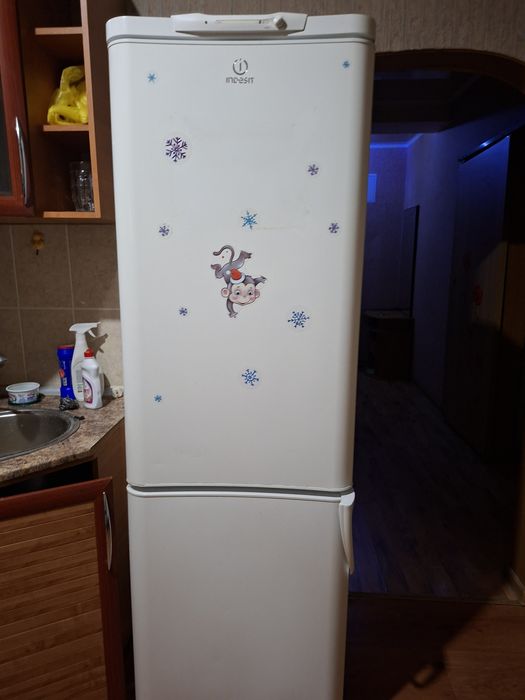 Продам холодильник