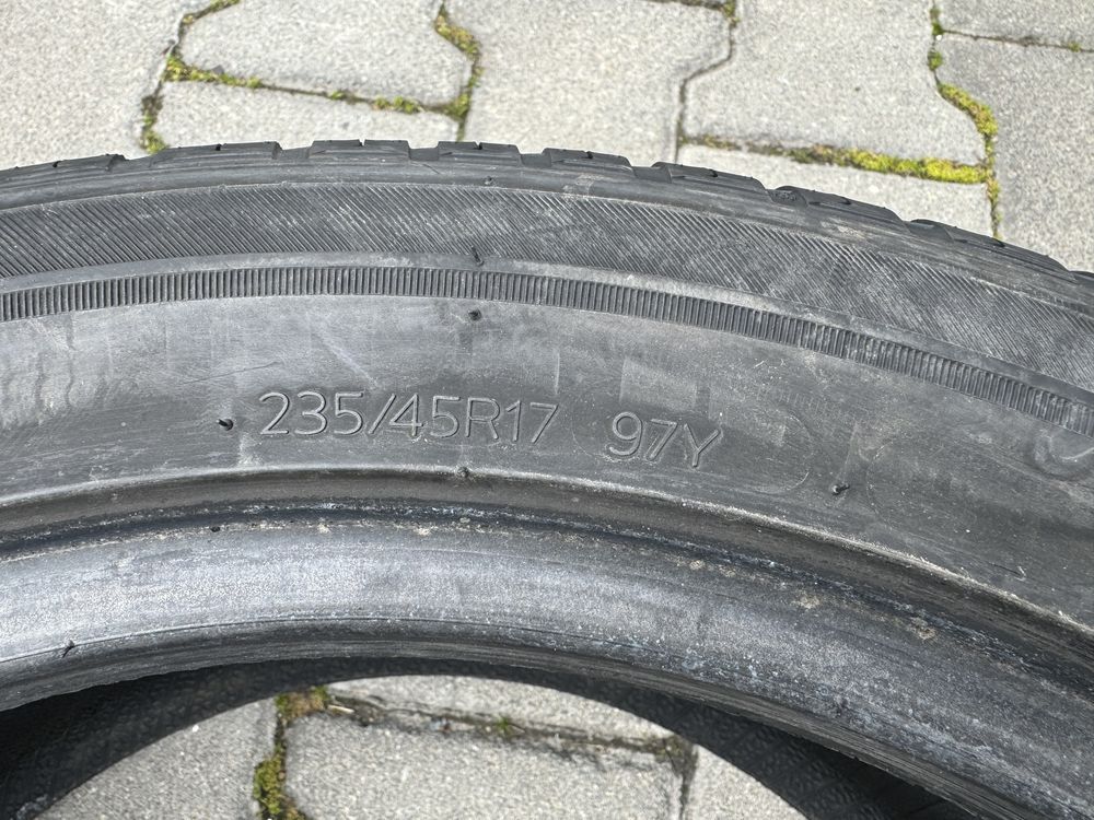 2 бр Почти Нови Всесезонни гуми Hankook 235/45/17