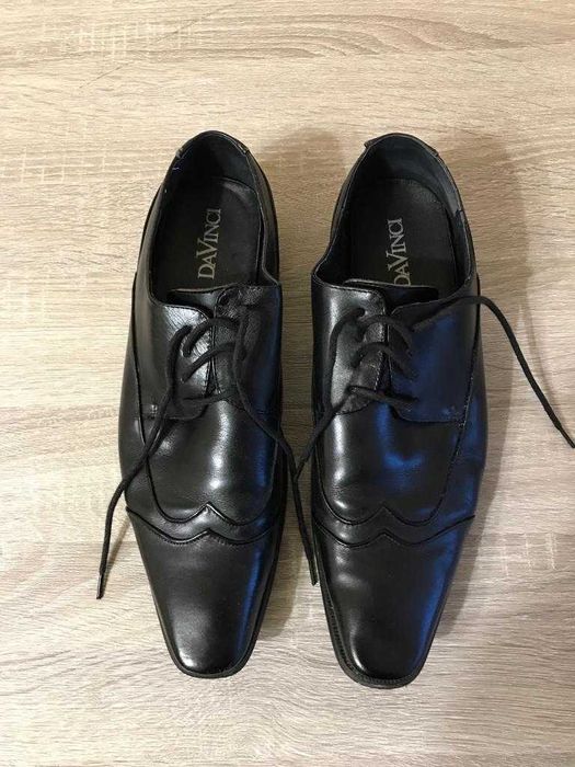Pantofi diferite modele