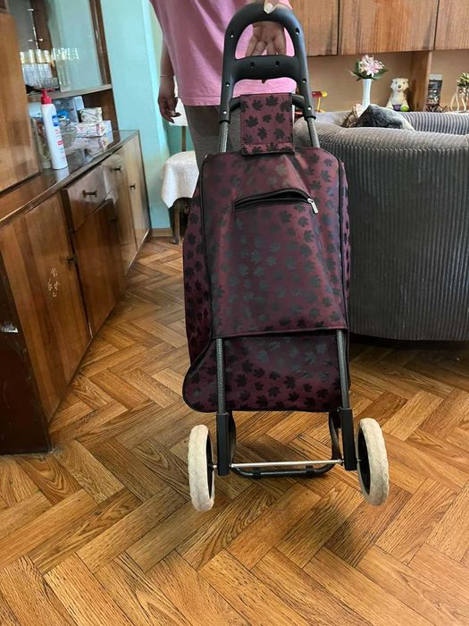 Продавам пазарска чанта с колелца