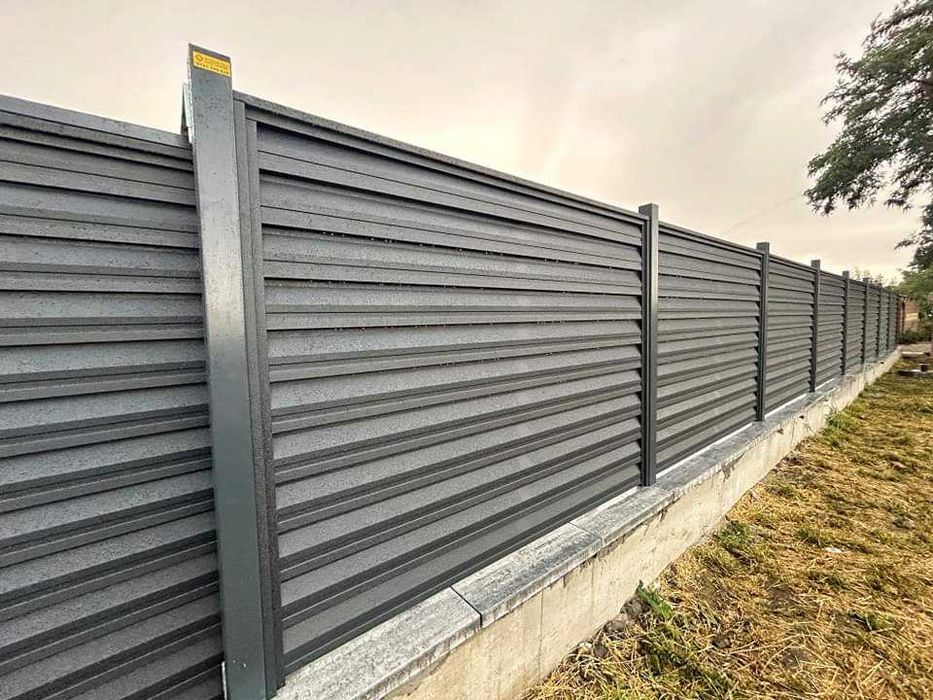 Garduri si porti din panou stil jaluzele si alte modele disponibile