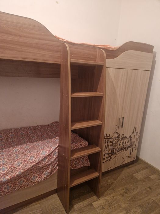 Продается детский двухярусный гарнитур,
