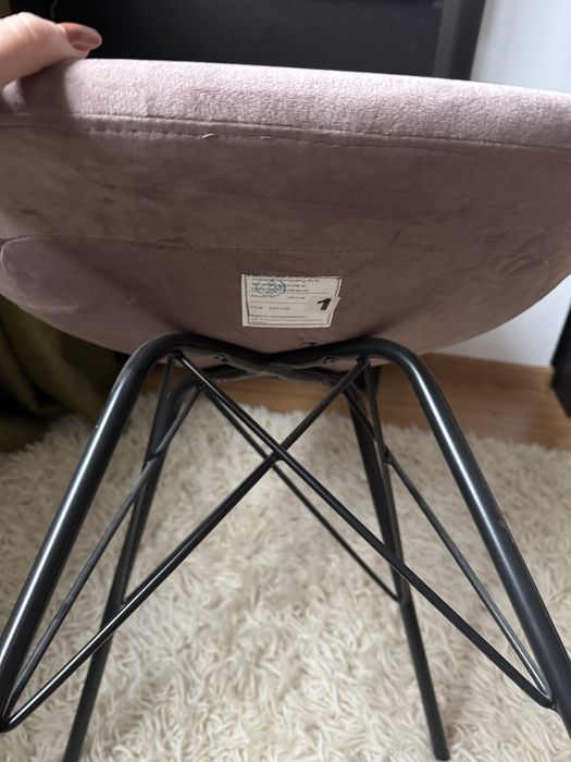 Scaun velur roz pudrat