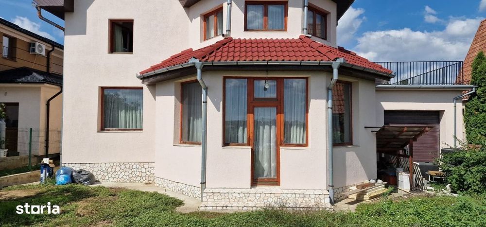 Casa de vanzare, Sanmartin la intrarea in localitate