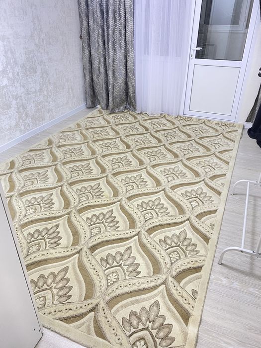 Продается ковер в хорошем состояни 2,40х4,00