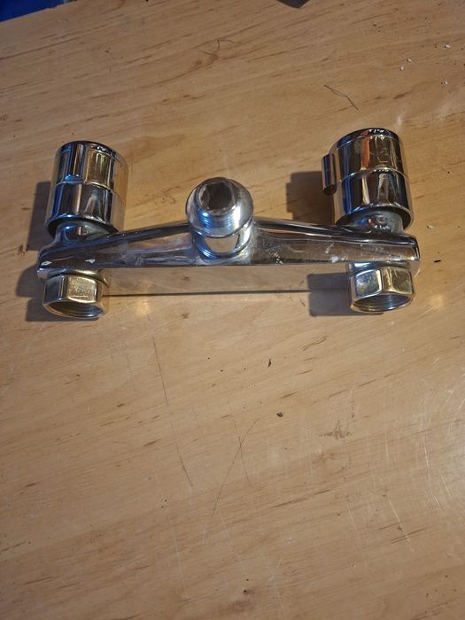 Accesorii chiuvete baie bucătărie