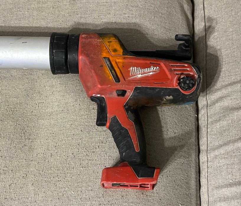 Milwaukee C18 PCG pistol electric pentru adezivi si etansanti 18V