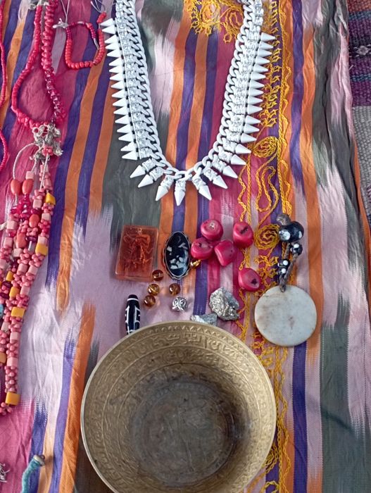 Antikvar buyumlar hammasidan bor aralash hammasi optim sotiladi