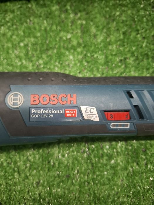 Безчетков мултитул на Bosch GOP 12-28 с регулаж на оборотите