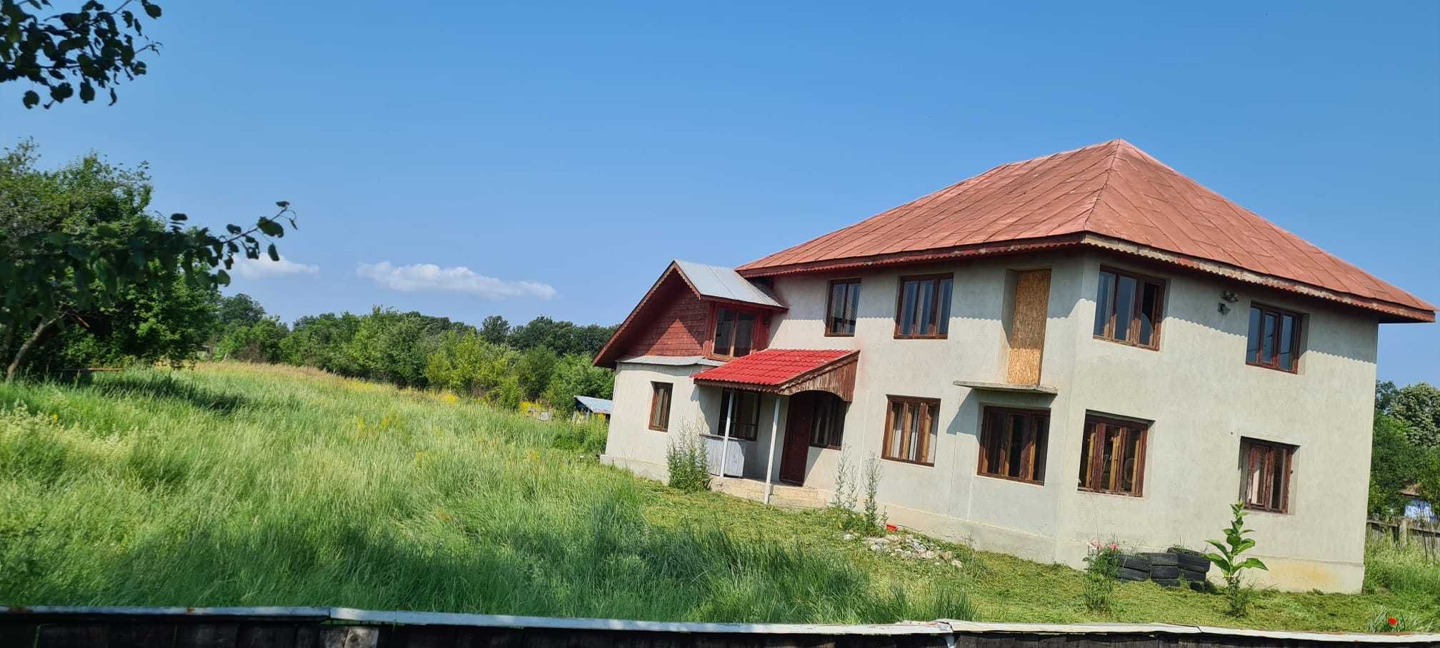 Casă solidă P+1 La gri + teren intravilan și extravilan generos