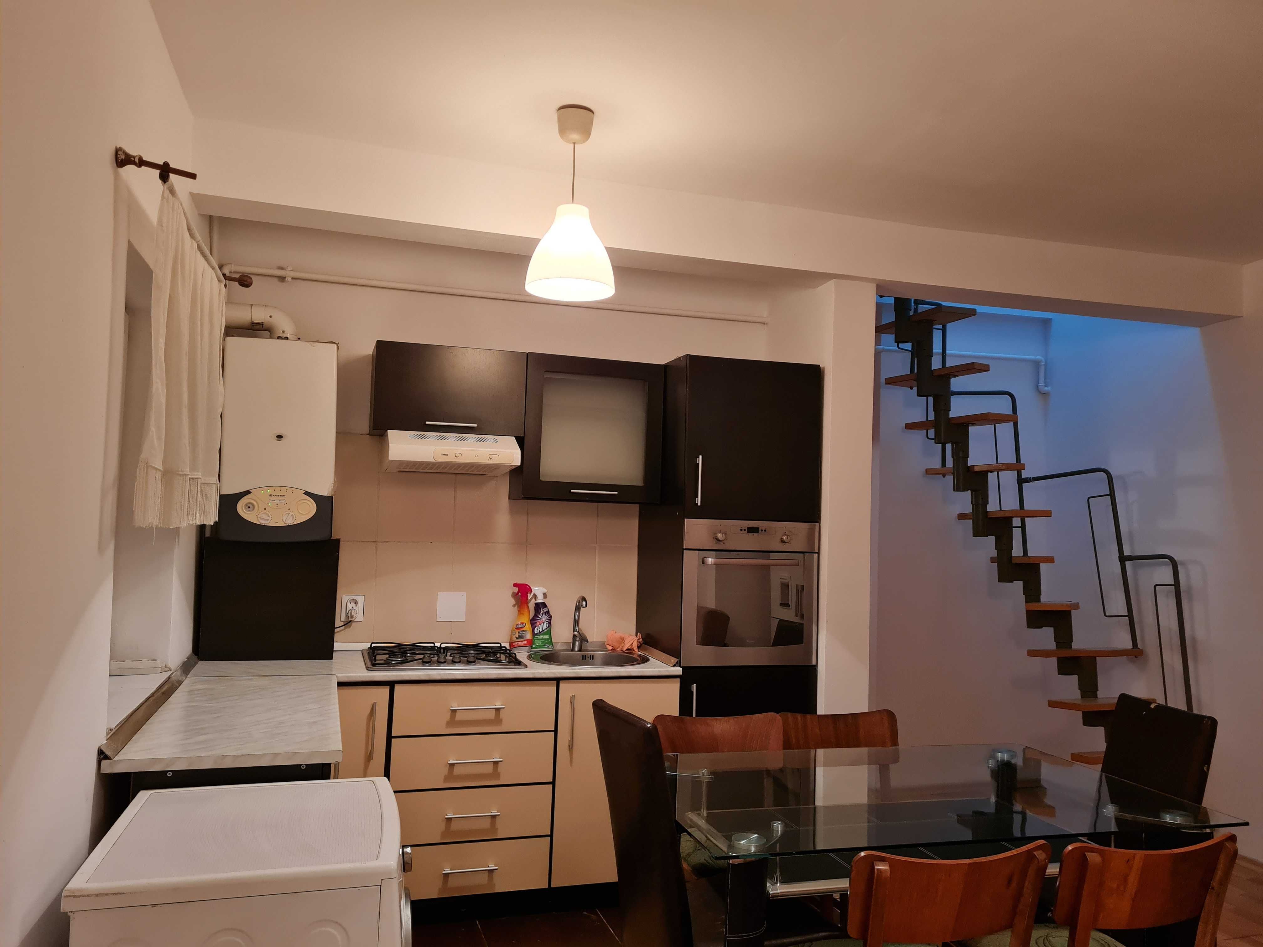 Inchiriez apartament 2 dormitoare+living in Vasile AAron(Semaforului)