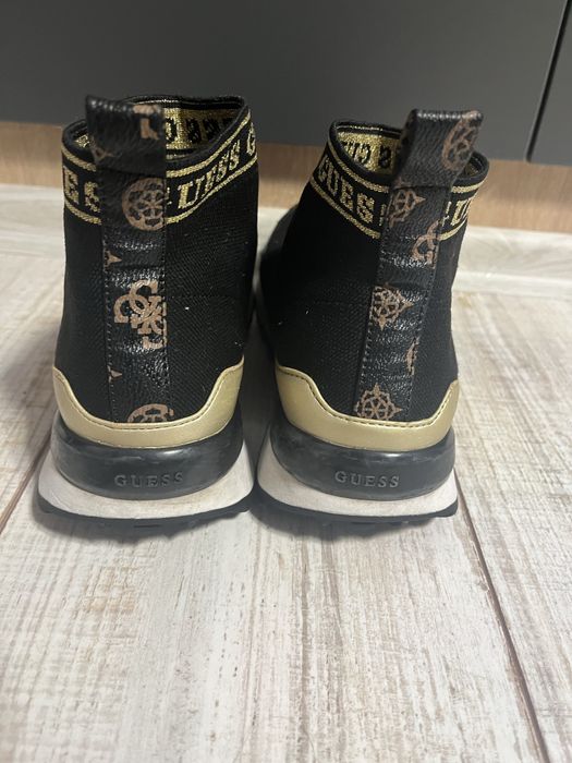 Обувки Guess тип чорап