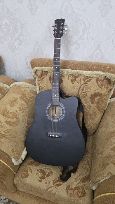 Акустическая гитара (чёрная)