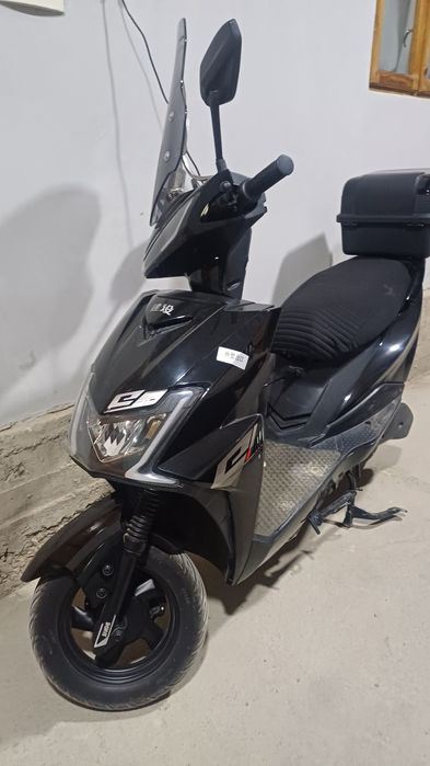 Скутер сотилади ..