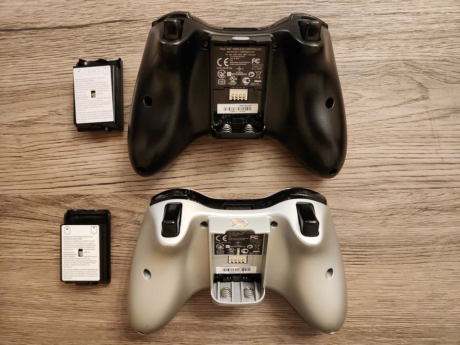 Controller (maneta) negru si silver (rar) pentru Xbox 360
