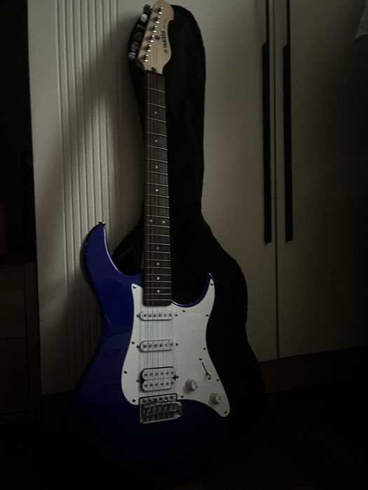 электрогитара YAMAHA