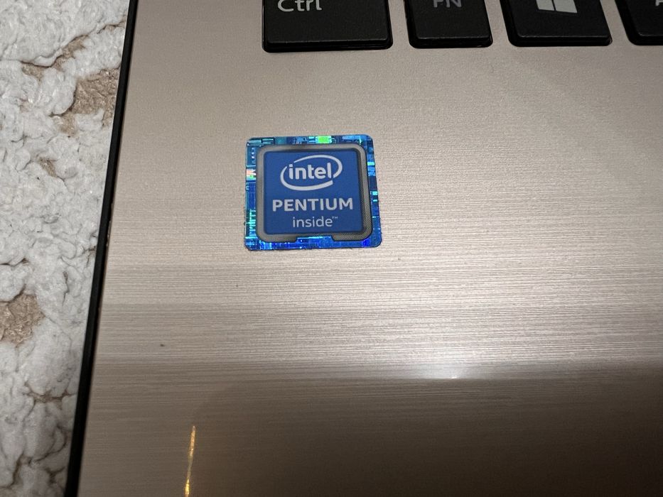 Два броя лаптоп Dell и Toshiba
