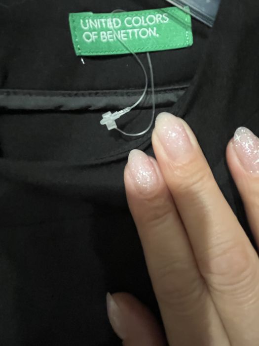 Черна рокля Benetton