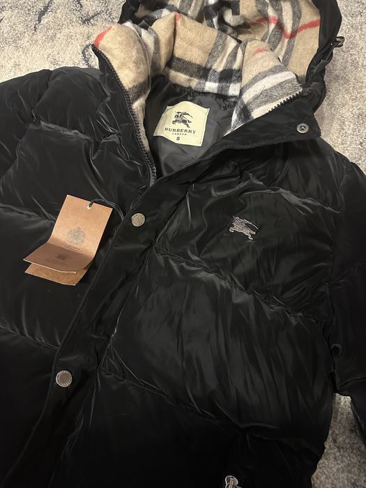 Burberry geaca neagra puffer de iarna marime S