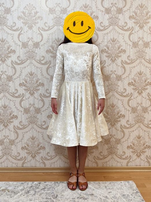 Рейтинговое платье для бальных танцев бархатное.на возраст 8-9-10 лет