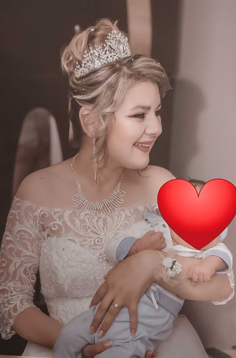 Rochie de mireasa, si 2 rochii de seara