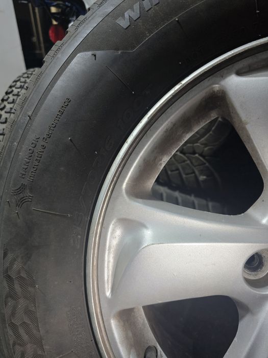 Гуми с джанти  215/70/16 за hyundai i35