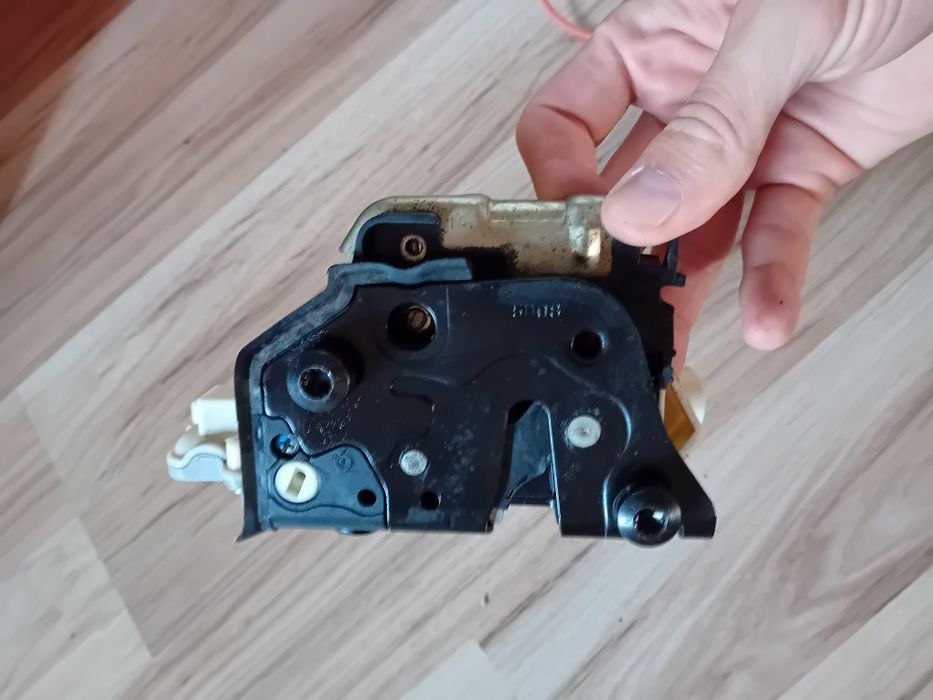 Broasca incuietoare usa stanga spate Audi A4 B8 2008 2009 2010 2011 20