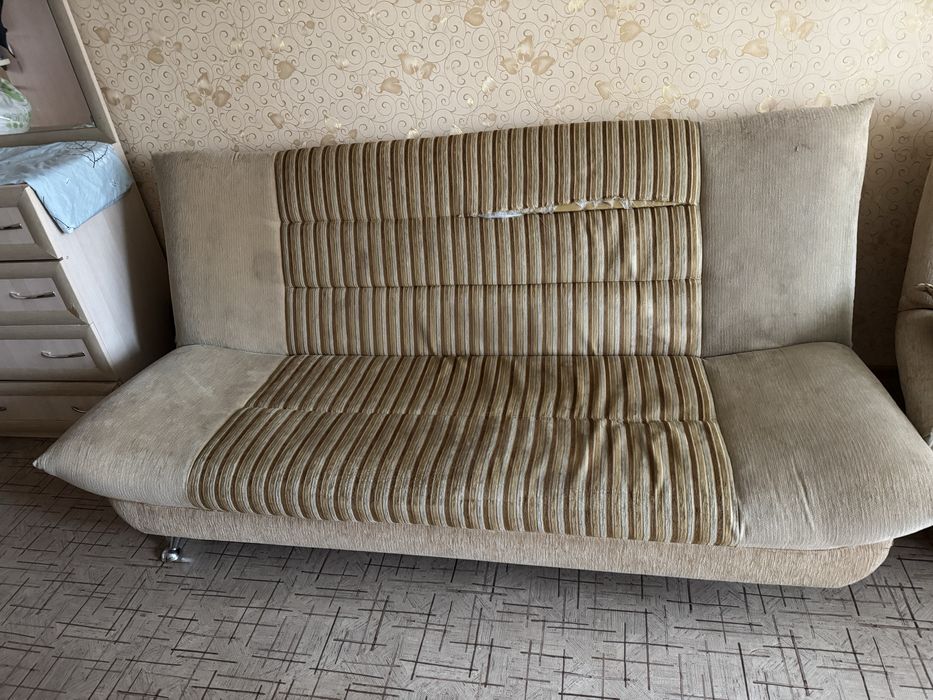 Отдам бесплатно диван