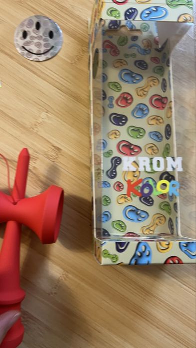 Kendama Krom Pop kolor Red rosie