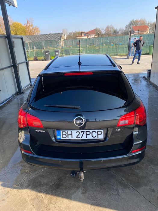 Vând Opel astra J