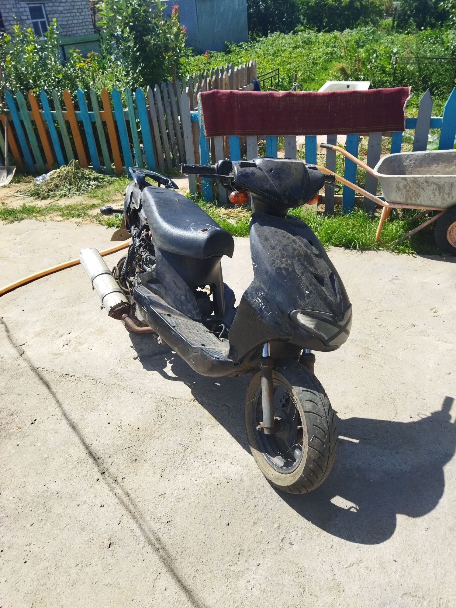 Продам скутер на запчясти