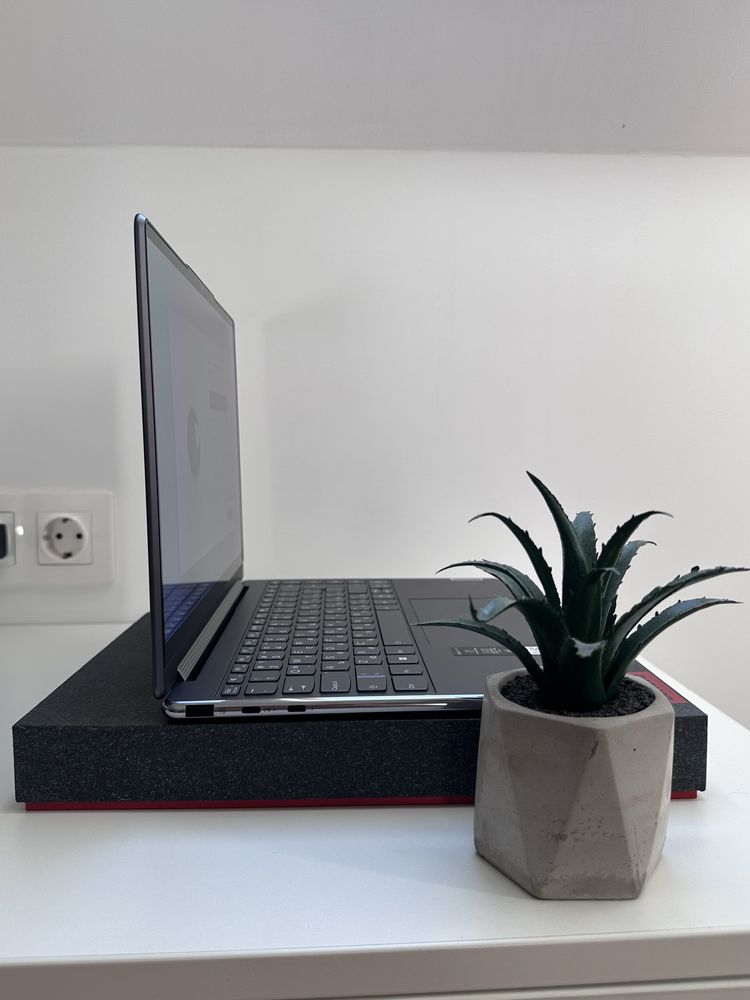 Лаптоп Lenovo Yoga 9i, 2 в 1, Aura Edition