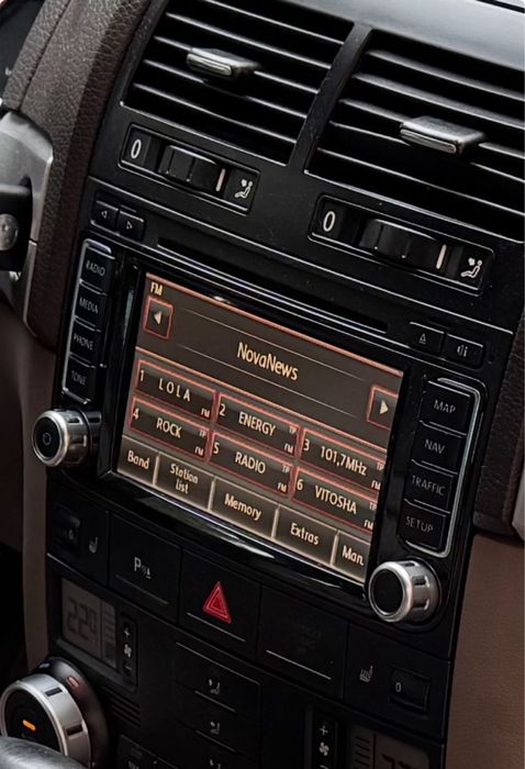 VW Touareg 7L - оригинална мултимедия CD changer touch screen