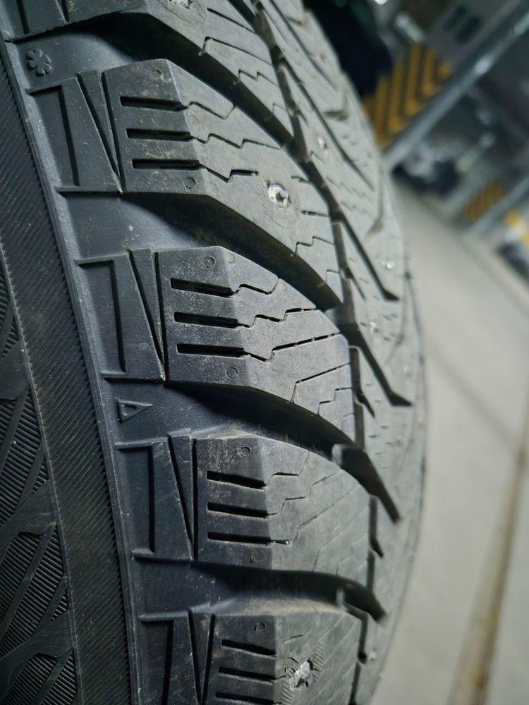 Продам шипованные шины Yokohama Ice Guard