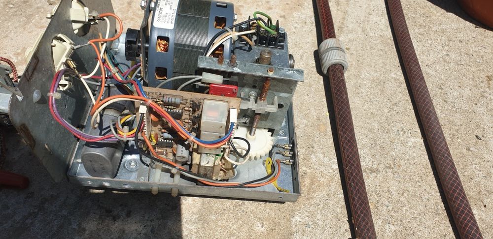 Deschidere ușă garaj electrica