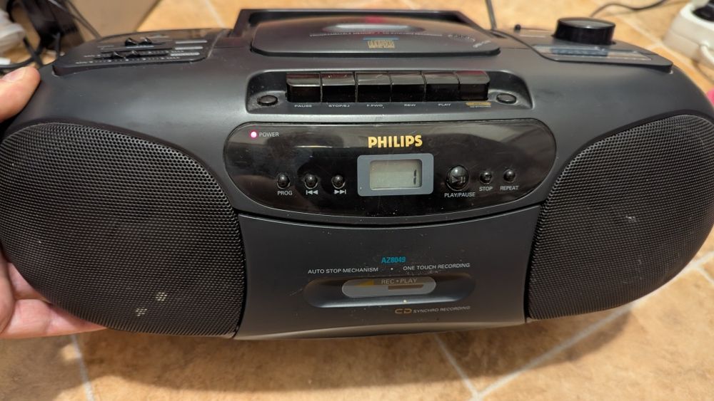 Radio casetofon cu CD Philips AZ8049