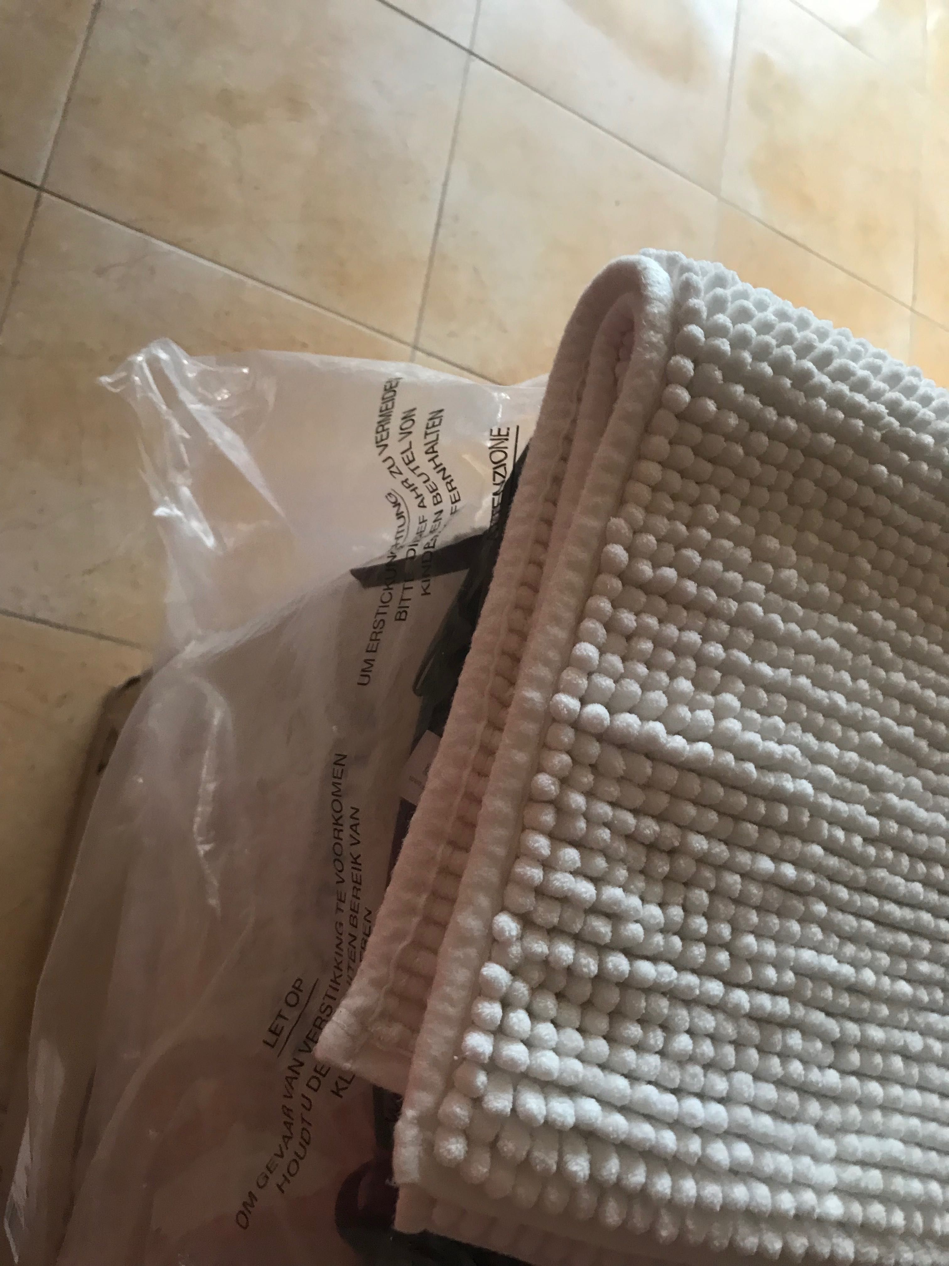 TOFTBO ikea
постелка за баня