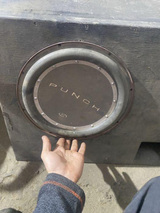 Продам саб с усилителем