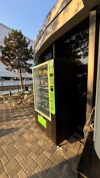 vending savdo avtomati (ichimlik va yeguliklar uchun). b/u