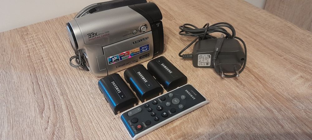 Vând Camera Samsung MiniDvd și card SD