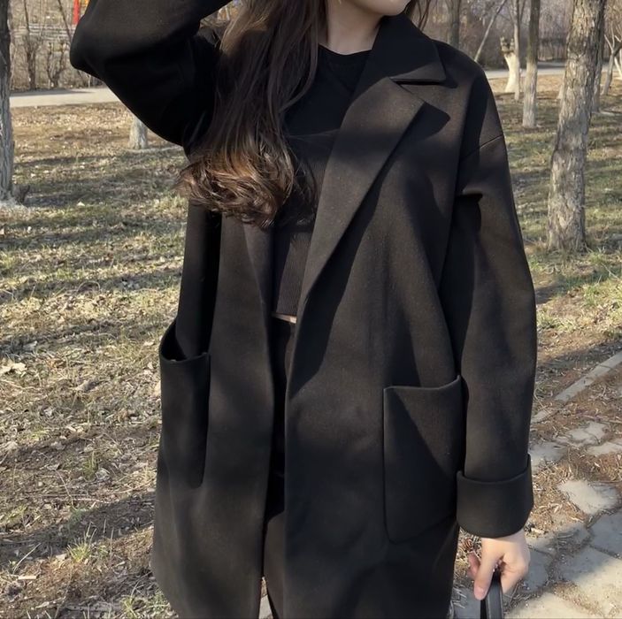 Продаю черное пальто. Состояние отличное, надевала всего 4/5раз.