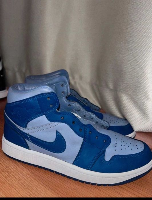 Air Jordan 1 Mid SE "Iron Purple"