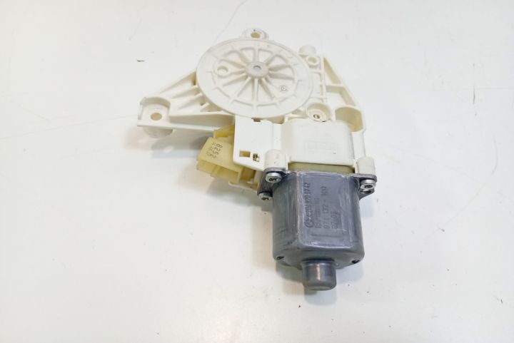 Motoras macara dreapta fata   A2048200242 Mercedes-Benz E-Class W212