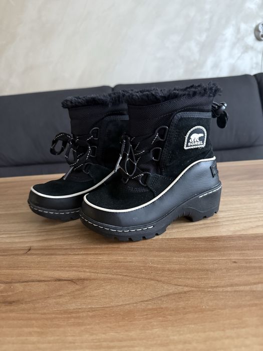 Детски зимни ботуши Sorel. Водоустойчиви с естествен велур и кожа.