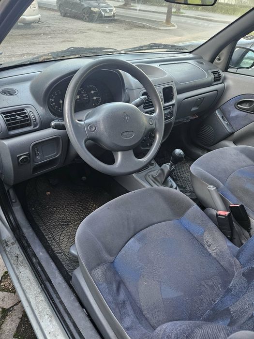 Продавам Рено Клио