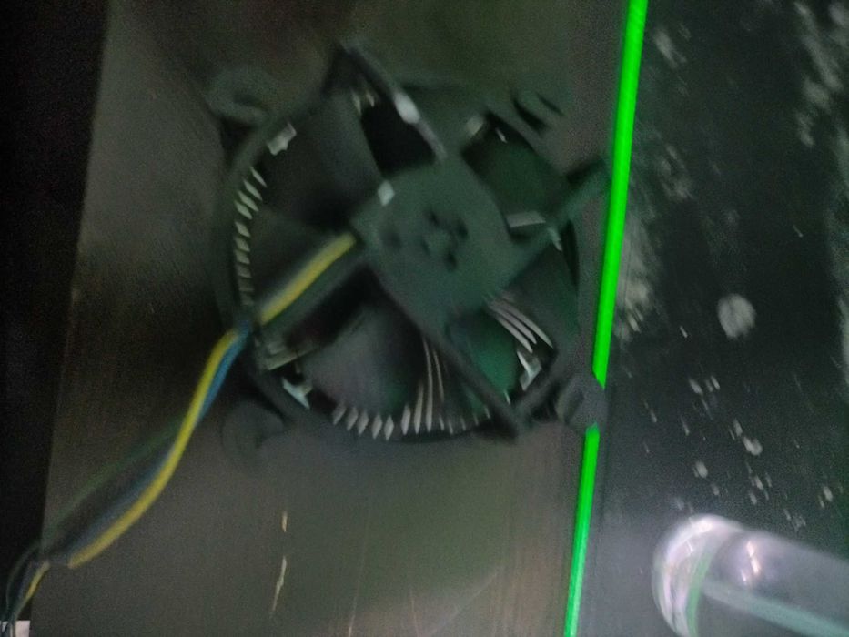 Продавам процесор Intel core i5 8400 +  неговия охладител